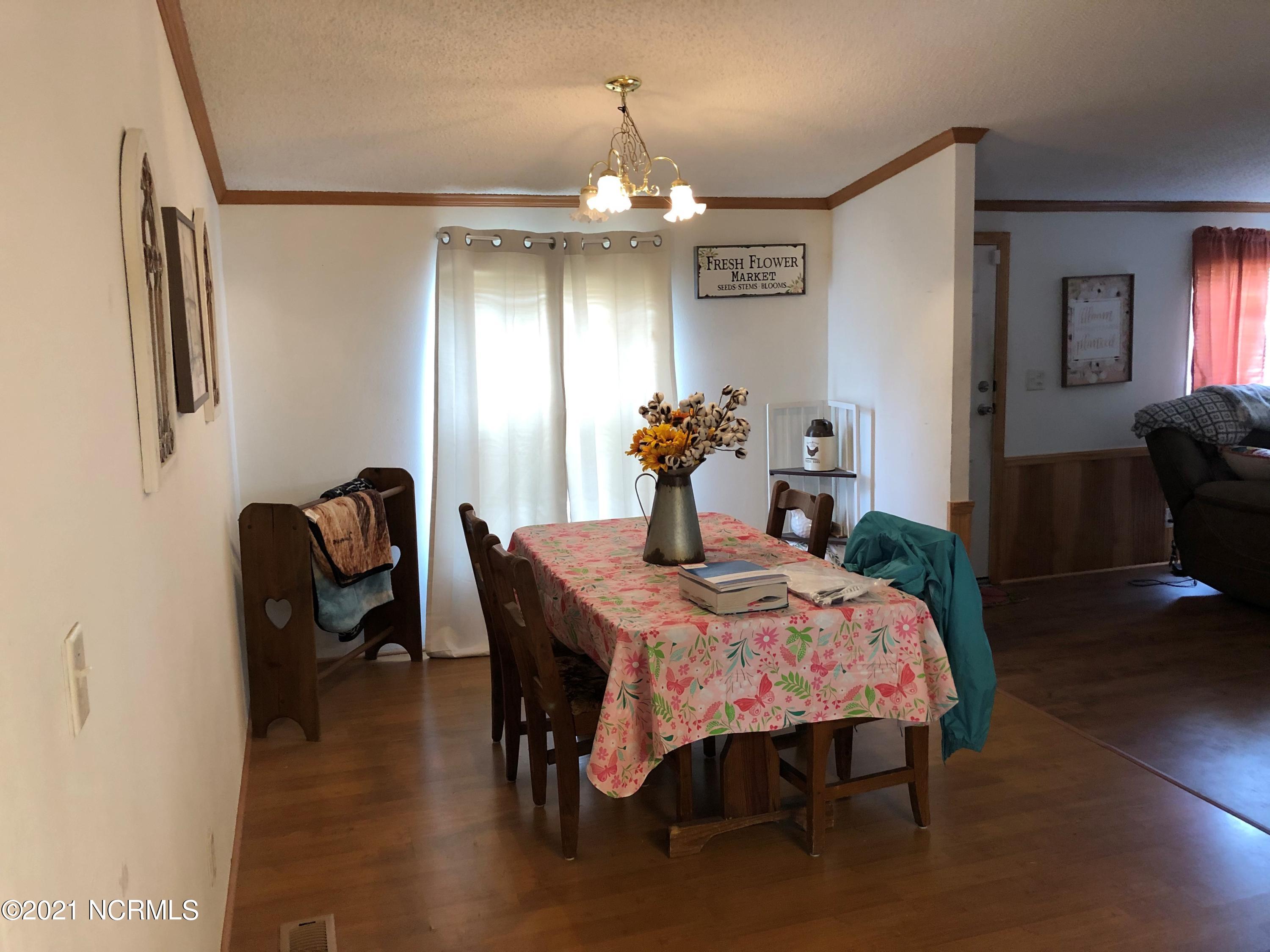 489 Blue Newkirk Road Magnolia, NC 28453 - Photo 4 of 12 849 Dining