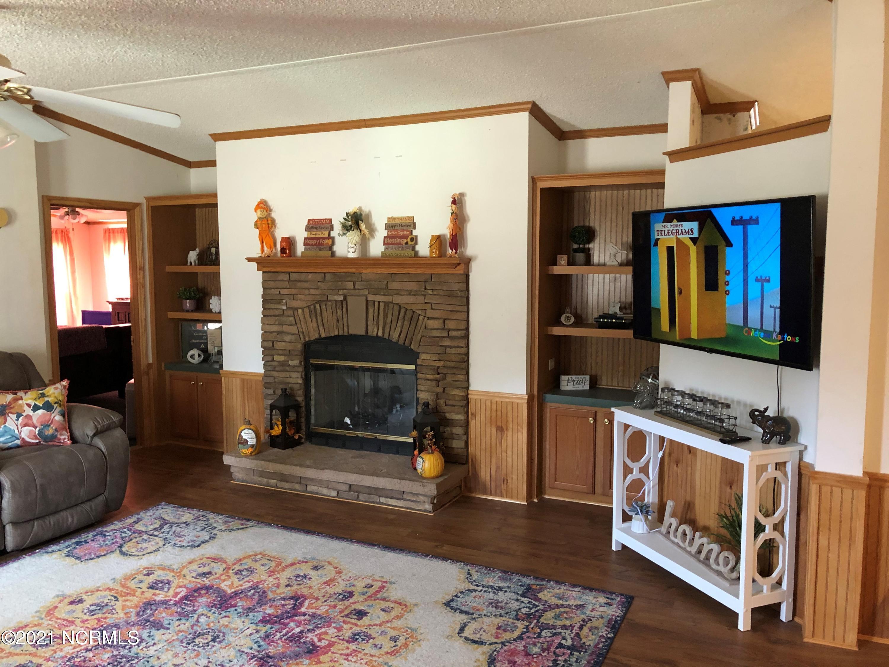 489 Blue Newkirk Road Magnolia, NC 28453 - Photo 5 of 12 849 fireplace