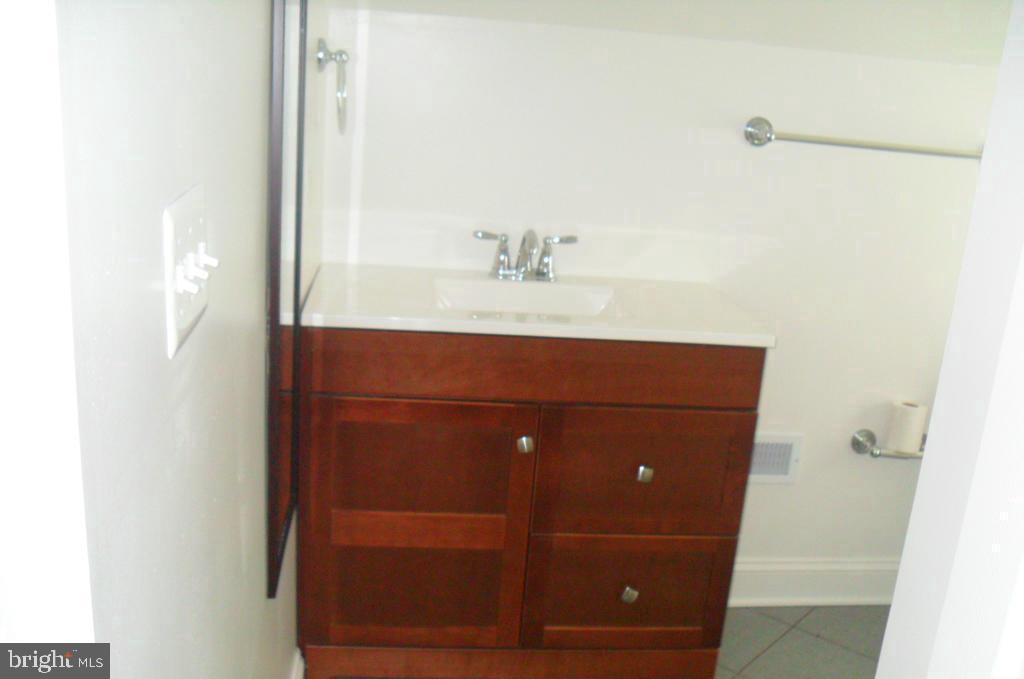 6175 Shady Side Road Shady Side, MD 20764 - Photo 9 of 11 Bath