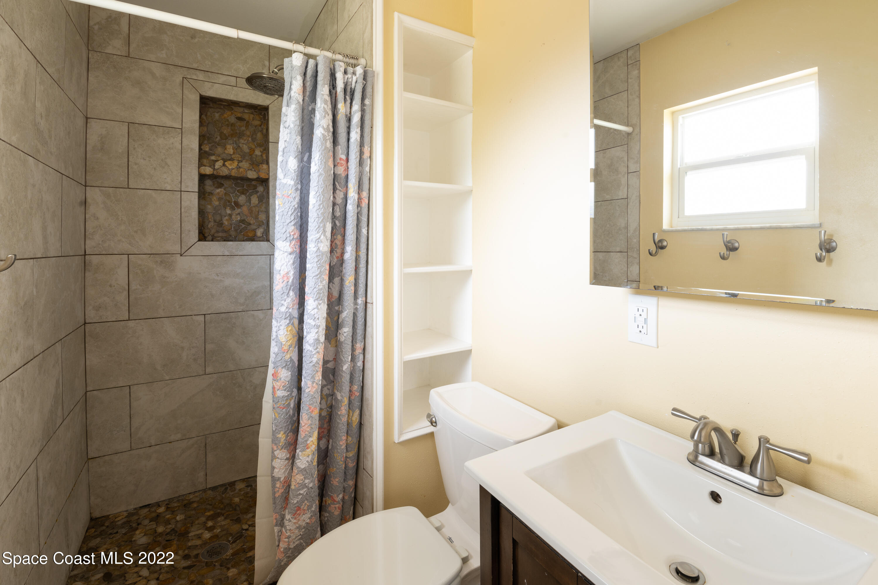 115 Dory Road St. Augustine, FL 32086 - Photo 14 of 31 a bathroom with a sink and a toilet