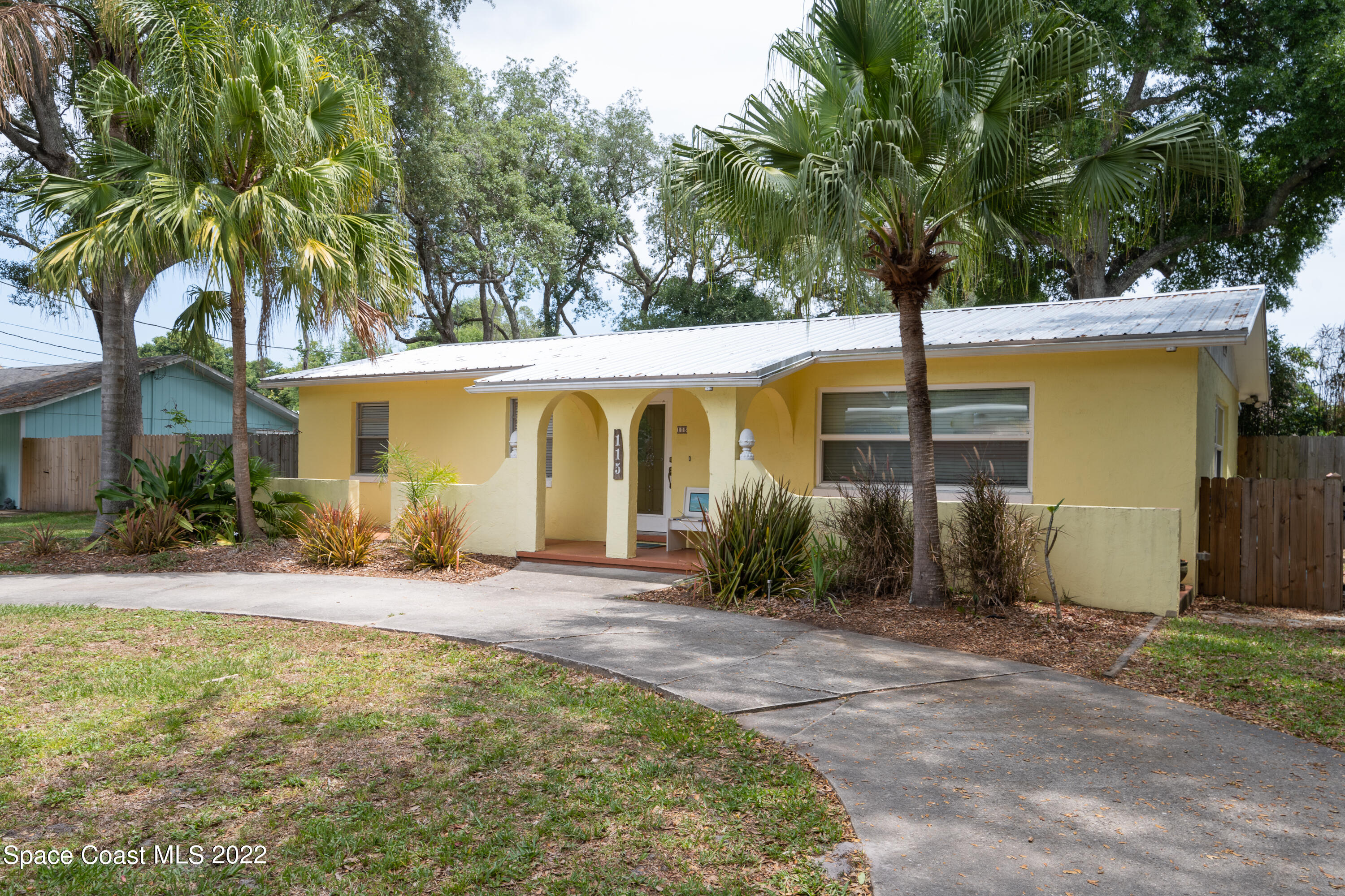 115 Dory Road St. Augustine, FL 32086 - Photo 5 of 31 a front view of house with yard and trees around