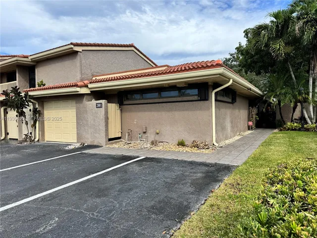 $399,000 | 2001 St Andrews Road, Unit 121, Hollywood, FL 33021