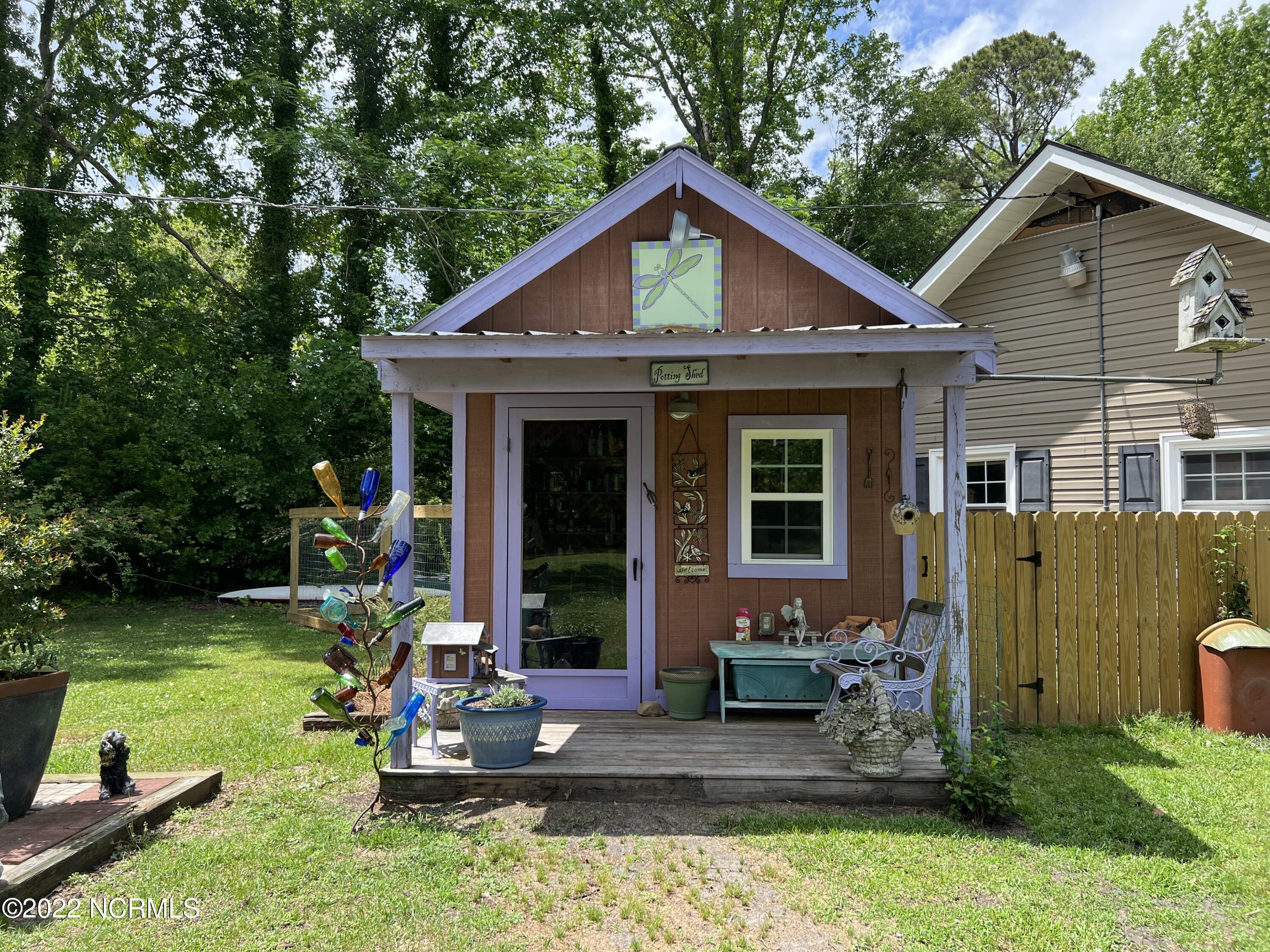 1266 Roberts Road Grantsboro, NC 28529 - Photo 5 of 29 3CA5FB6F-FF61-4FA8-8FFE-881AB4C4D416