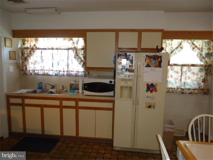 673 Rennard Street Philadelphia, PA 19116 - Photo 5 of 10 Kitchen
