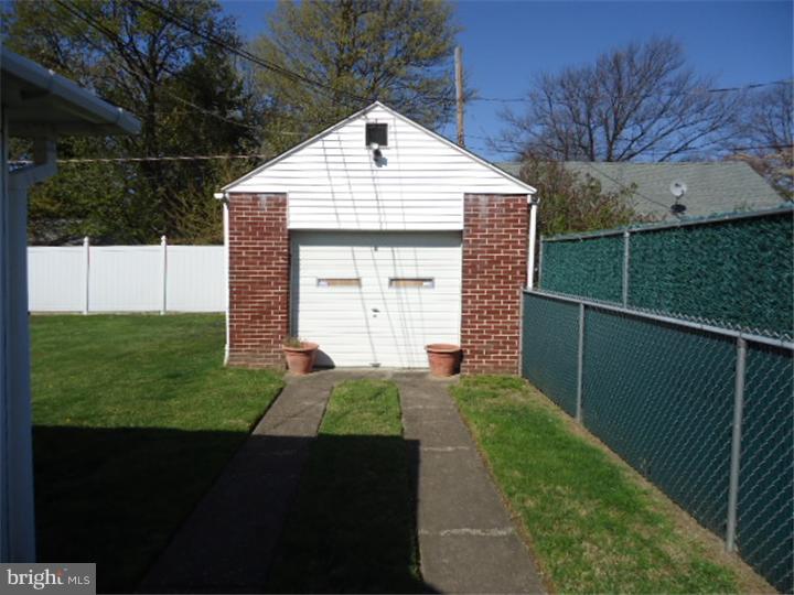 673 Rennard Street Philadelphia, PA 19116 - Photo 7 of 10 Garage