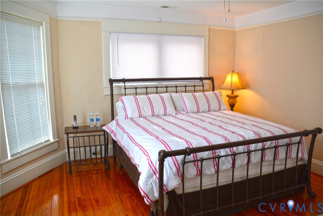 900 High Street Farmville, VA 23901 - Photo 21 of 24 Bright room featuring rich wood-finish flooring, t
