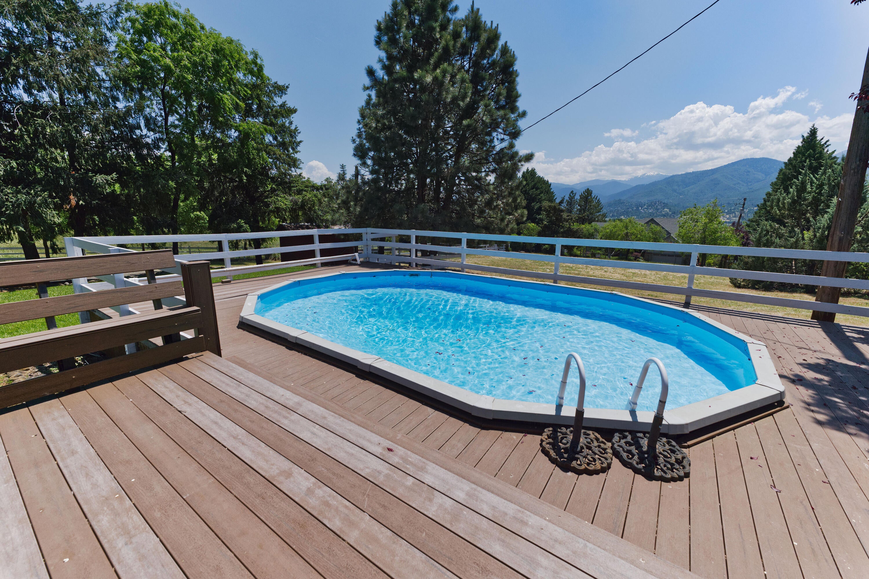 349 Wilson Road Ashland, OR 97520 - Photo 18 of 34 Pool 2nd Angle mls