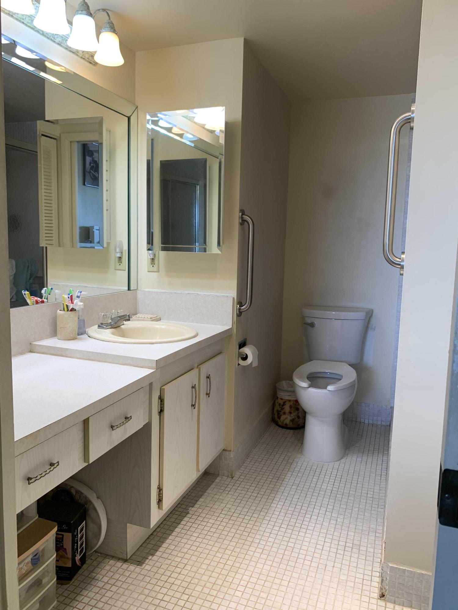 3040 Lincoln A, Unit C Boca Raton, FL 33434 - Photo 8 of 13 Master bathroom