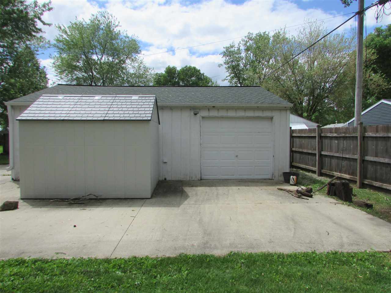504 Barry Road Rockford, IL 61109 - Photo 27 of 31 a view of outdoor space and yard