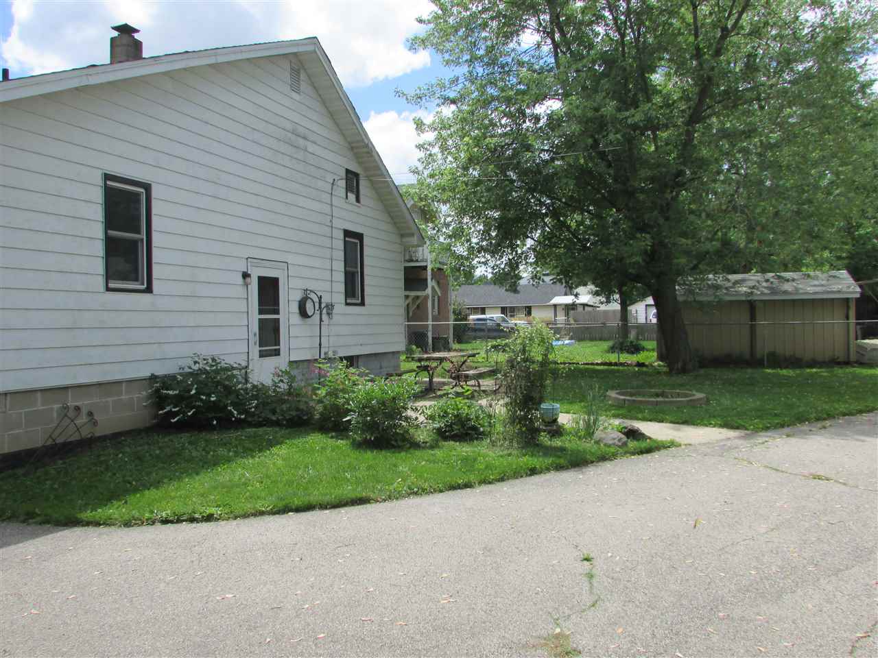 504 Barry Road Rockford, IL 61109 - Photo 28 of 31 a front view of house with yard and green space