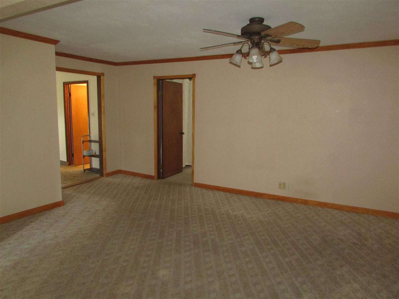 504 Barry Road Rockford, IL 61109 - Photo 6 of 31 a view of empty room with window