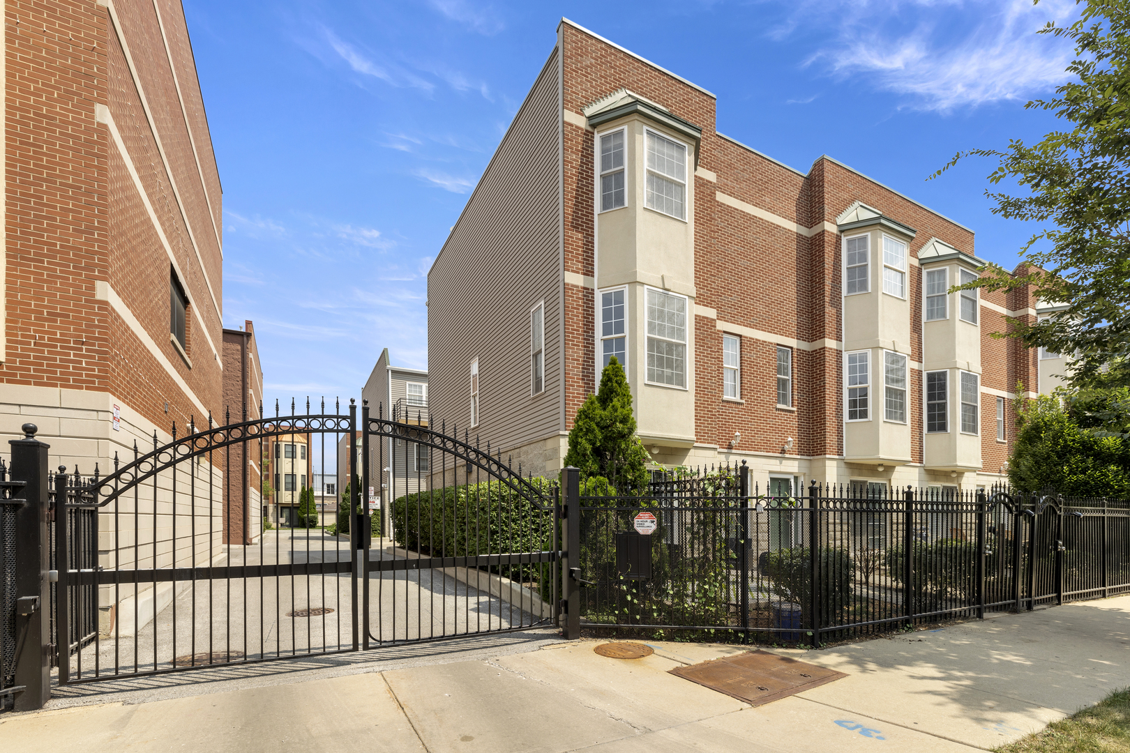 2320 West Adams Street, Unit 1 Chicago, IL 60612 - Photo 2 of 29