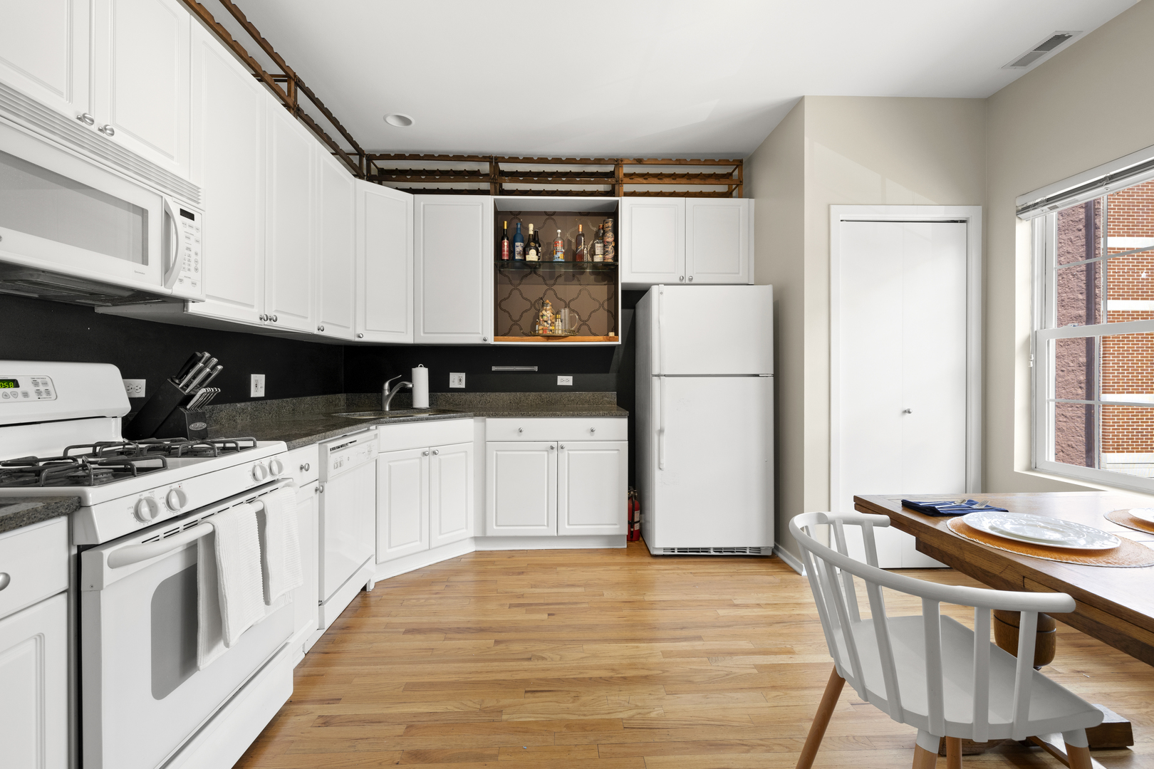 2320 West Adams Street, Unit 1 Chicago, IL 60612 - Photo 8 of 29