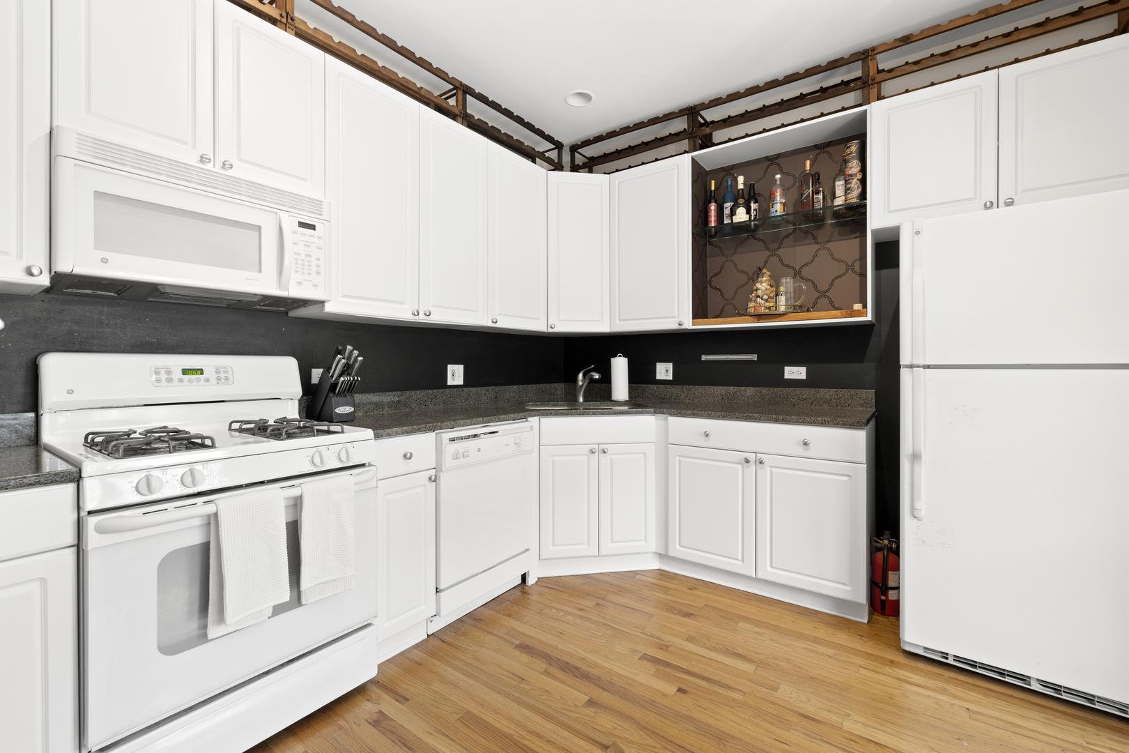 2320 West Adams Street, Unit 1 Chicago, IL 60612 - Photo 10 of 29