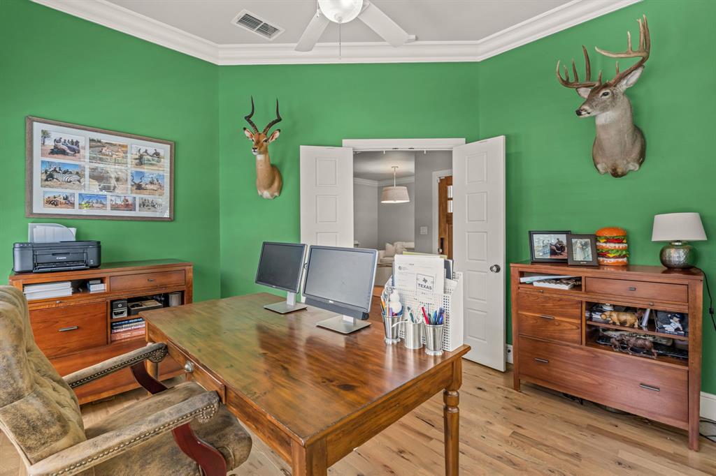 809 Edgefield Road Fort Worth, TX 76107 - Photo 8 of 32
