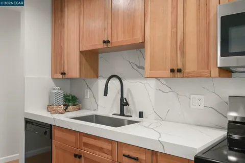 $399,000 | 2560 Walnut Boulevard, Unit 4, Walnut Creek, CA 94596