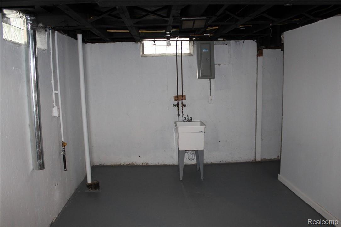 510 Henry Ruff Road Garden City, MI 48135 - Photo 13 of 18 Laundry Room