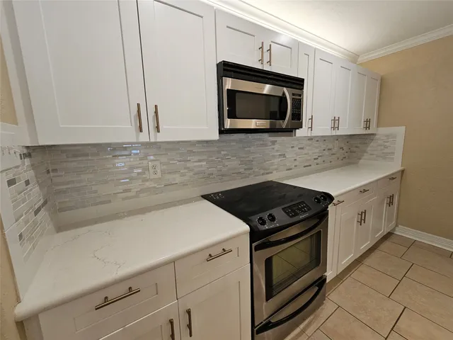 $1,900 | 15575 Marina Drive, Unit 323A, Montgomery, TX 77356