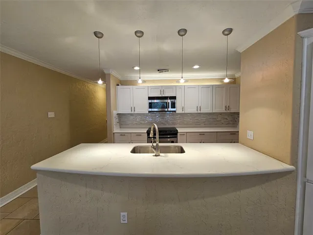 $1,900 | 15575 Marina Drive, Unit 323A, Montgomery, TX 77356