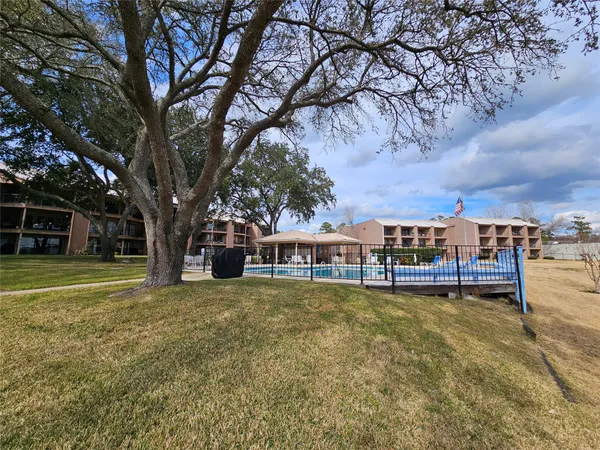 $1,900 | 15575 Marina Drive, Unit 323A, Montgomery, TX 77356