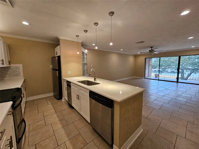 $1,900 | 15575 Marina Drive, Unit 323A, Montgomery, TX 77356