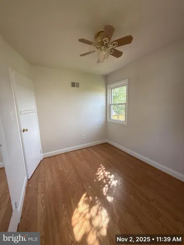 a view of empty room with window
