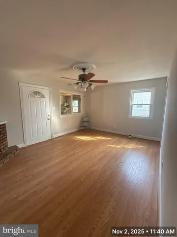 a view of livingroom with hardwood floor