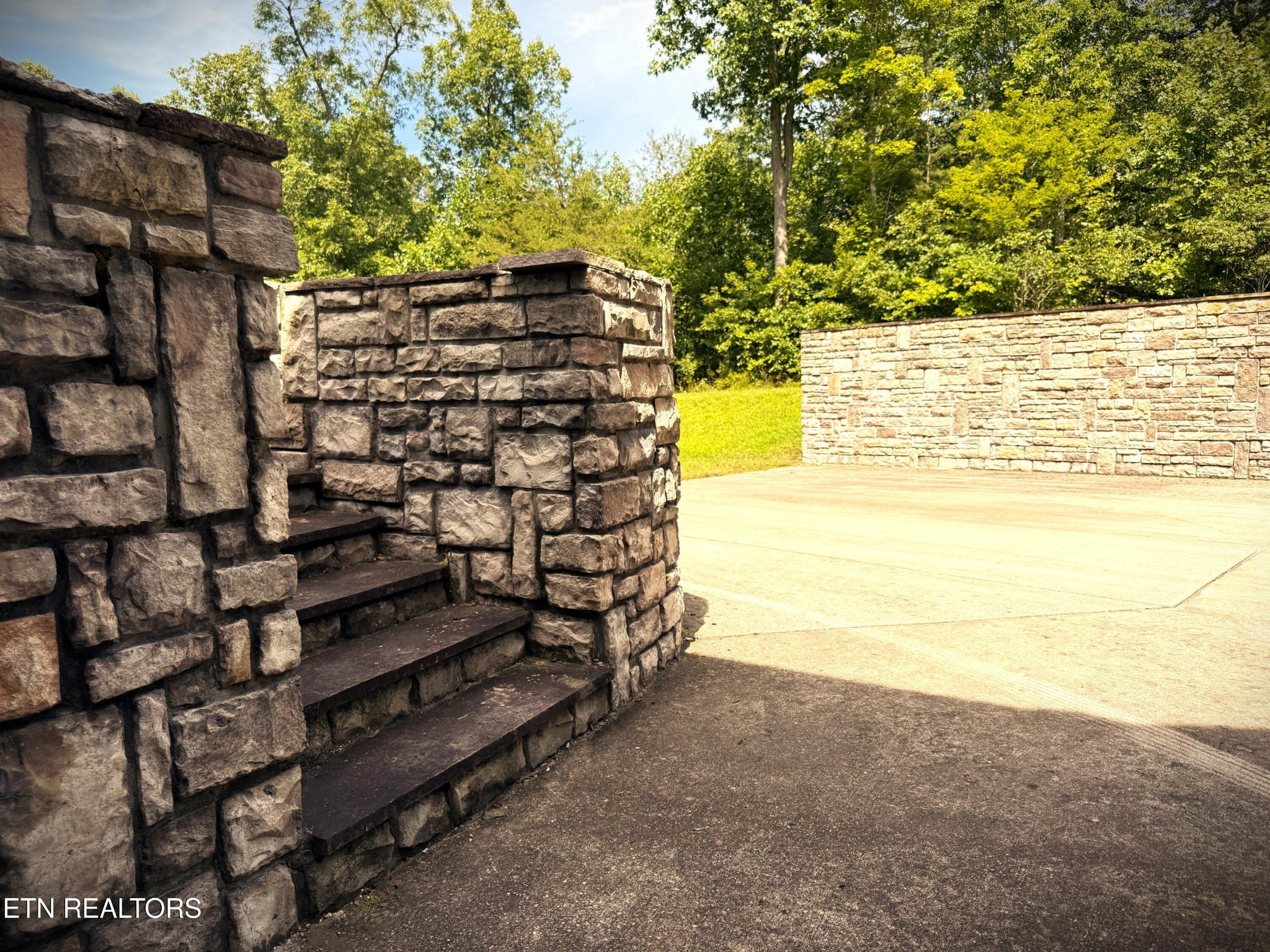 813 Mayland Road Crossville, TN 38571 - Photo 3 of 60 Gallery Image 3