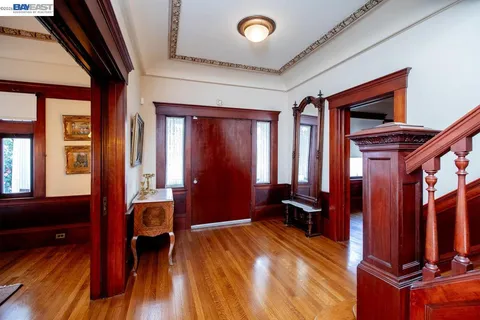 a view of an entryway with a workspace