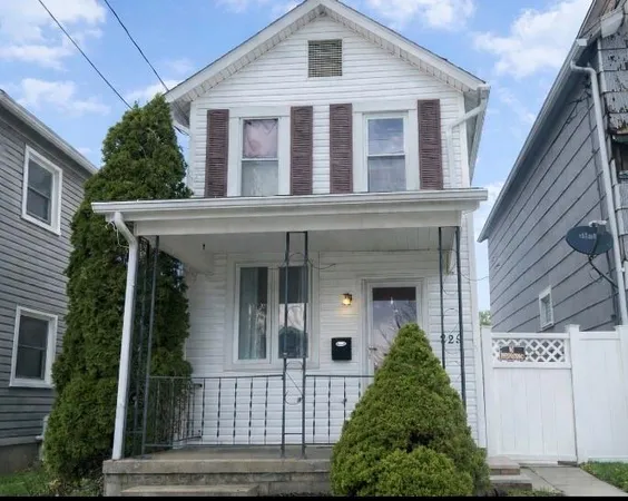 $1,000 | 229 Ave A, Latrobe, PA 15650