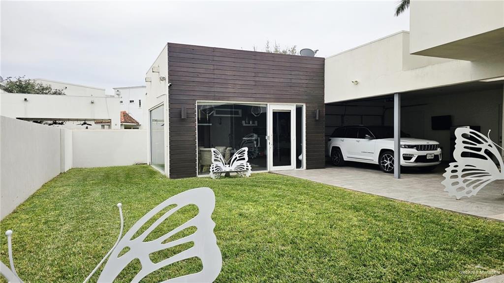 2213 South 48th Street McAllen, TX 78503 - Photo 22 of 28 a view of a patio with table and chairs
