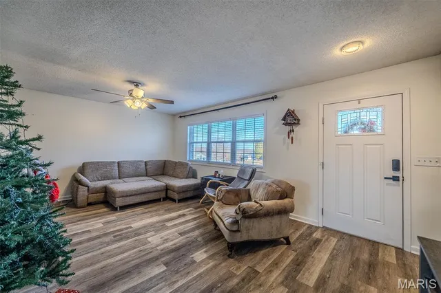 $289,900 | 19940 Simmons Road, Waynesville, MO 65583