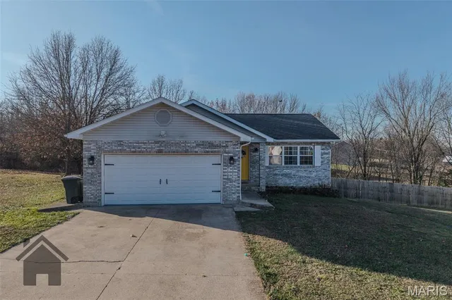 $289,900 | 19940 Simmons Road, Waynesville, MO 65583