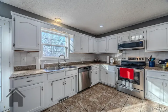 $289,900 | 19940 Simmons Road, Waynesville, MO 65583