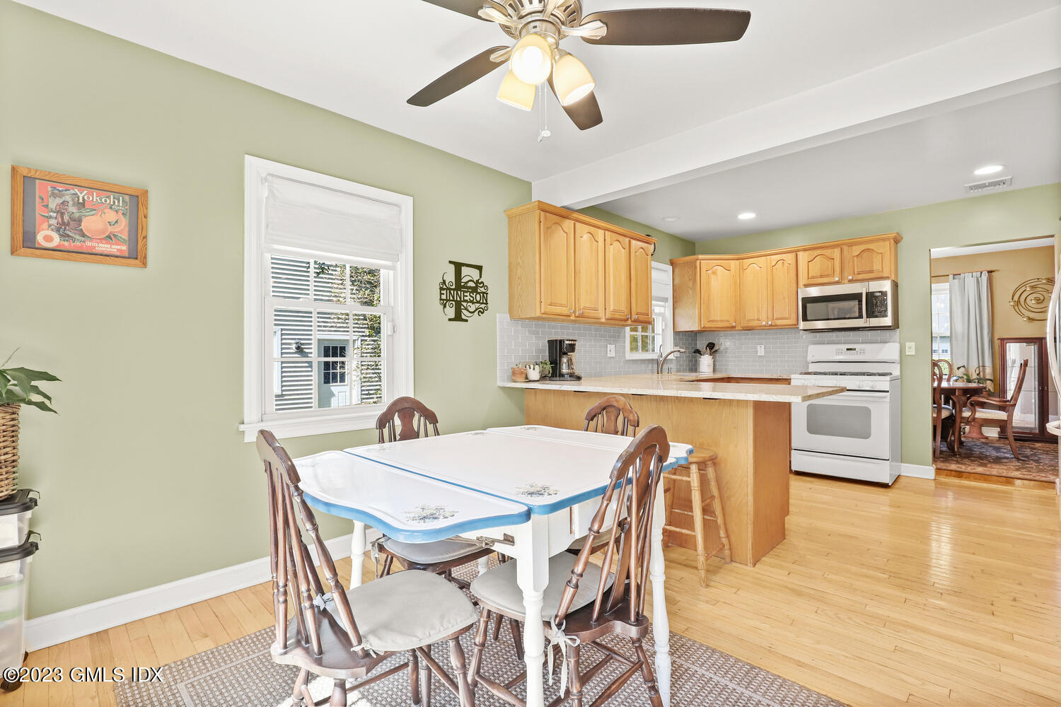 10 Minivale Road Stamford, CT 06907 - Photo 11 of 39 10 Minivale Rd Stamford CT-large-013-033