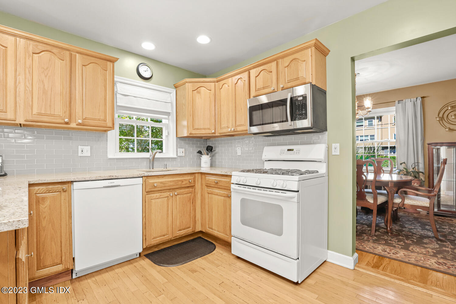 10 Minivale Road Stamford, CT 06907 - Photo 13 of 39 10 Minivale Rd Stamford CT-large-015-035