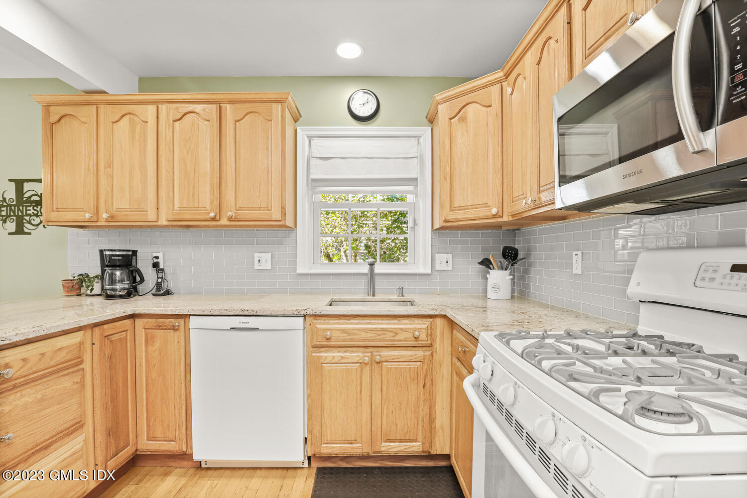 10 Minivale Road Stamford, CT 06907 - Photo 14 of 39 10 Minivale Rd Stamford CT-large-016-038