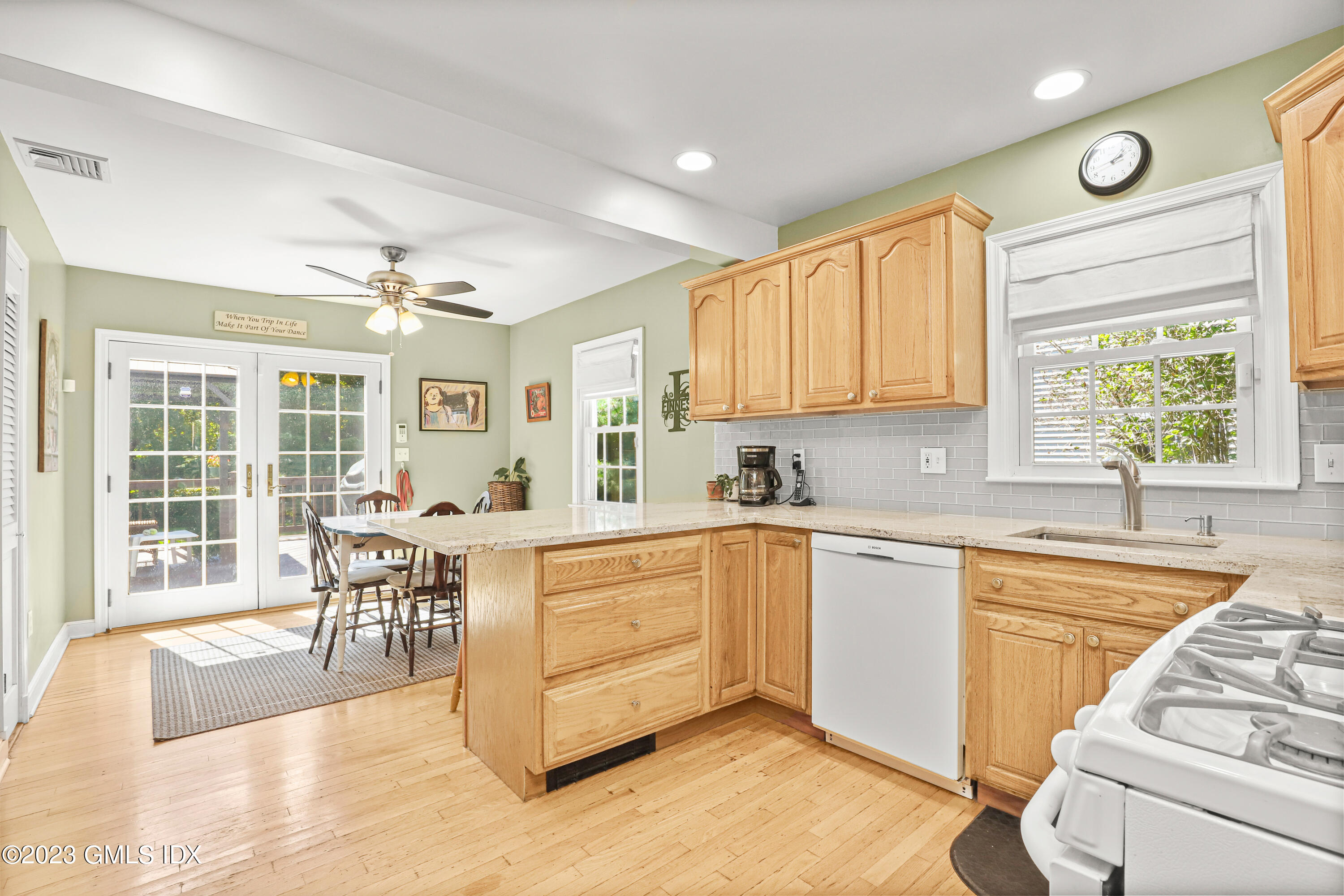 10 Minivale Road Stamford, CT 06907 - Photo 15 of 39 035e