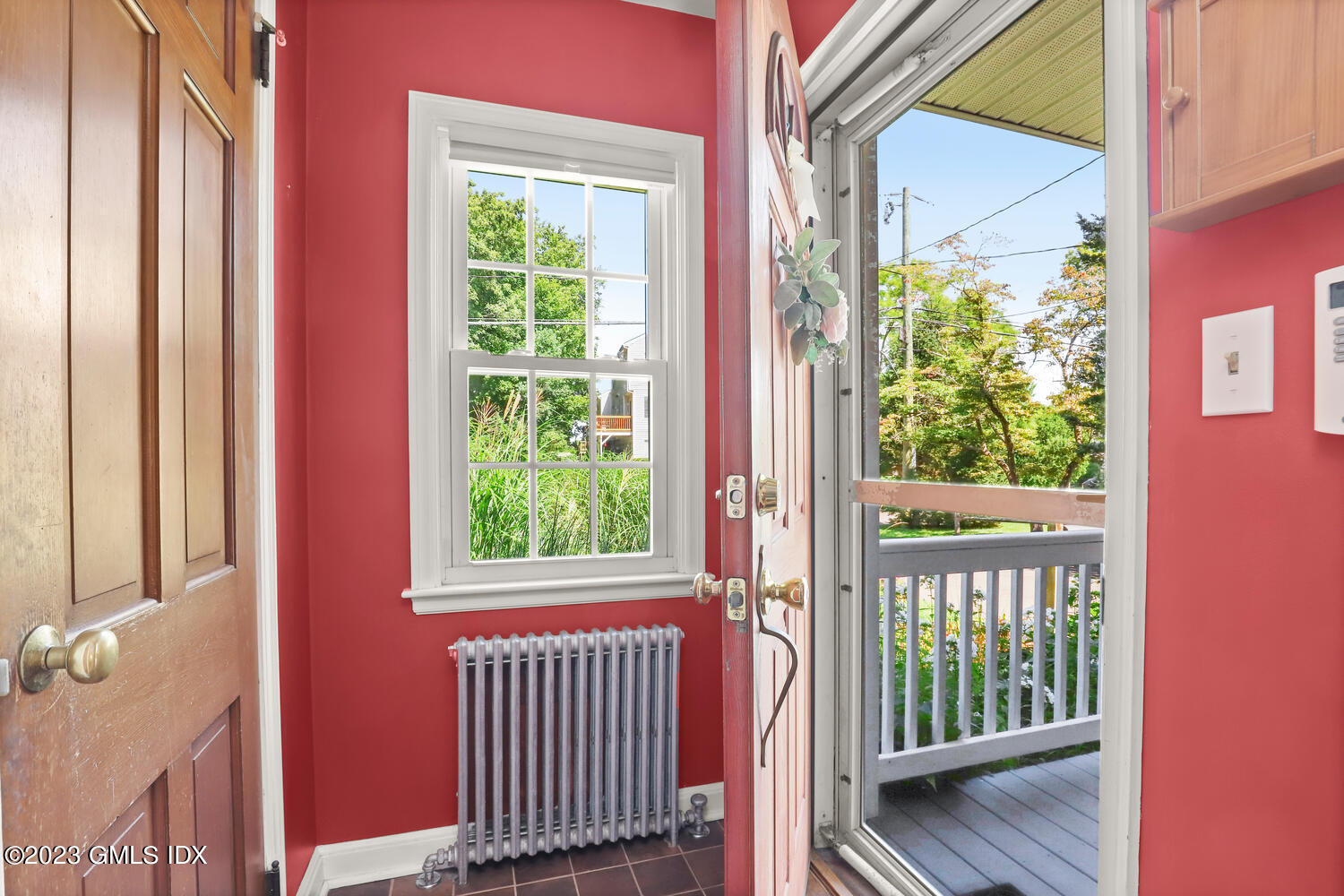 10 Minivale Road Stamford, CT 06907 - Photo 3 of 39 10 Minivale Rd Stamford CT-large-004-025