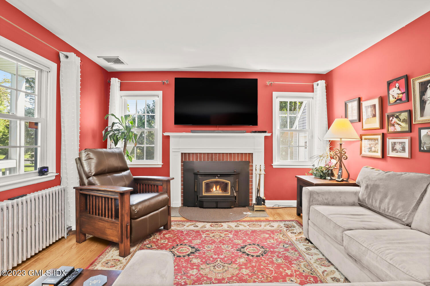 10 Minivale Road Stamford, CT 06907 - Photo 4 of 39 10 Minivale Rd Stamford CT-large-006-023