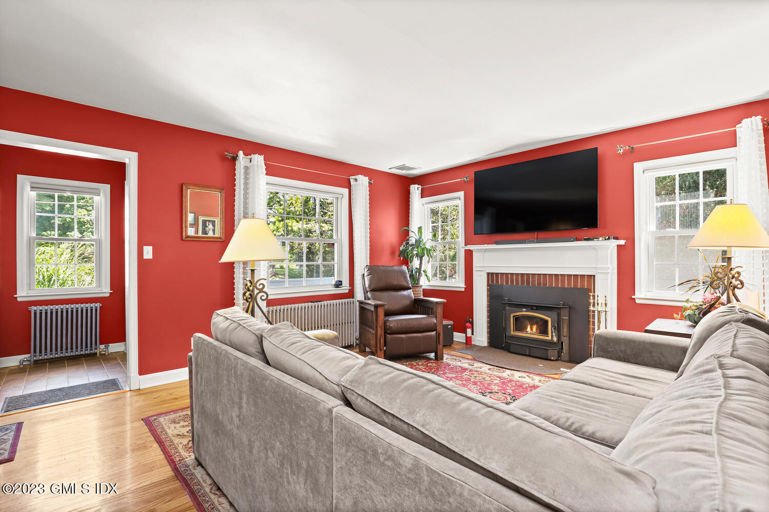 10 Minivale Road Stamford, CT 06907 - Photo 5 of 39 10 Minivale Rd Stamford CT-large-007-027