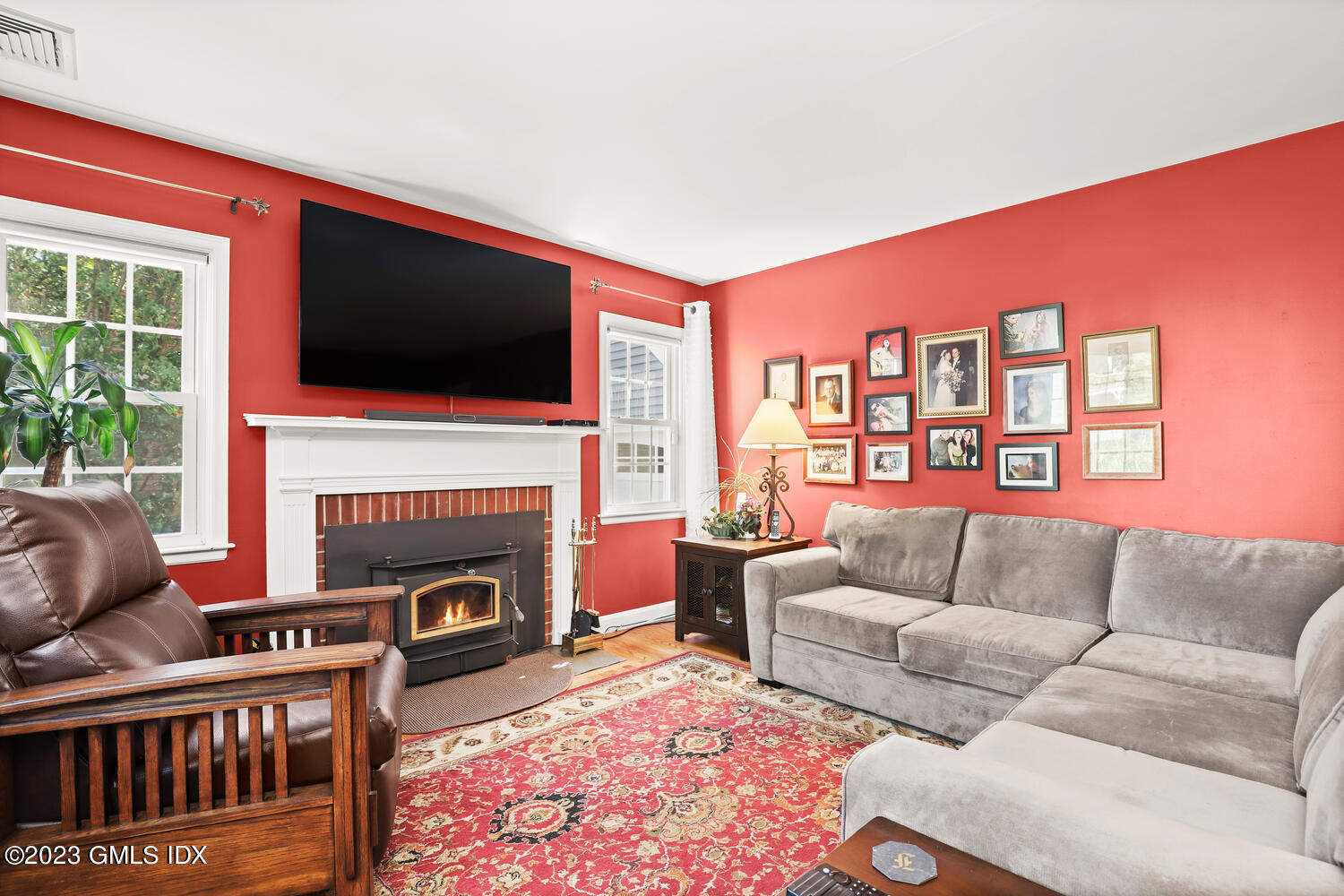 10 Minivale Road Stamford, CT 06907 - Photo 6 of 39 10 Minivale Rd Stamford CT-large-008-026