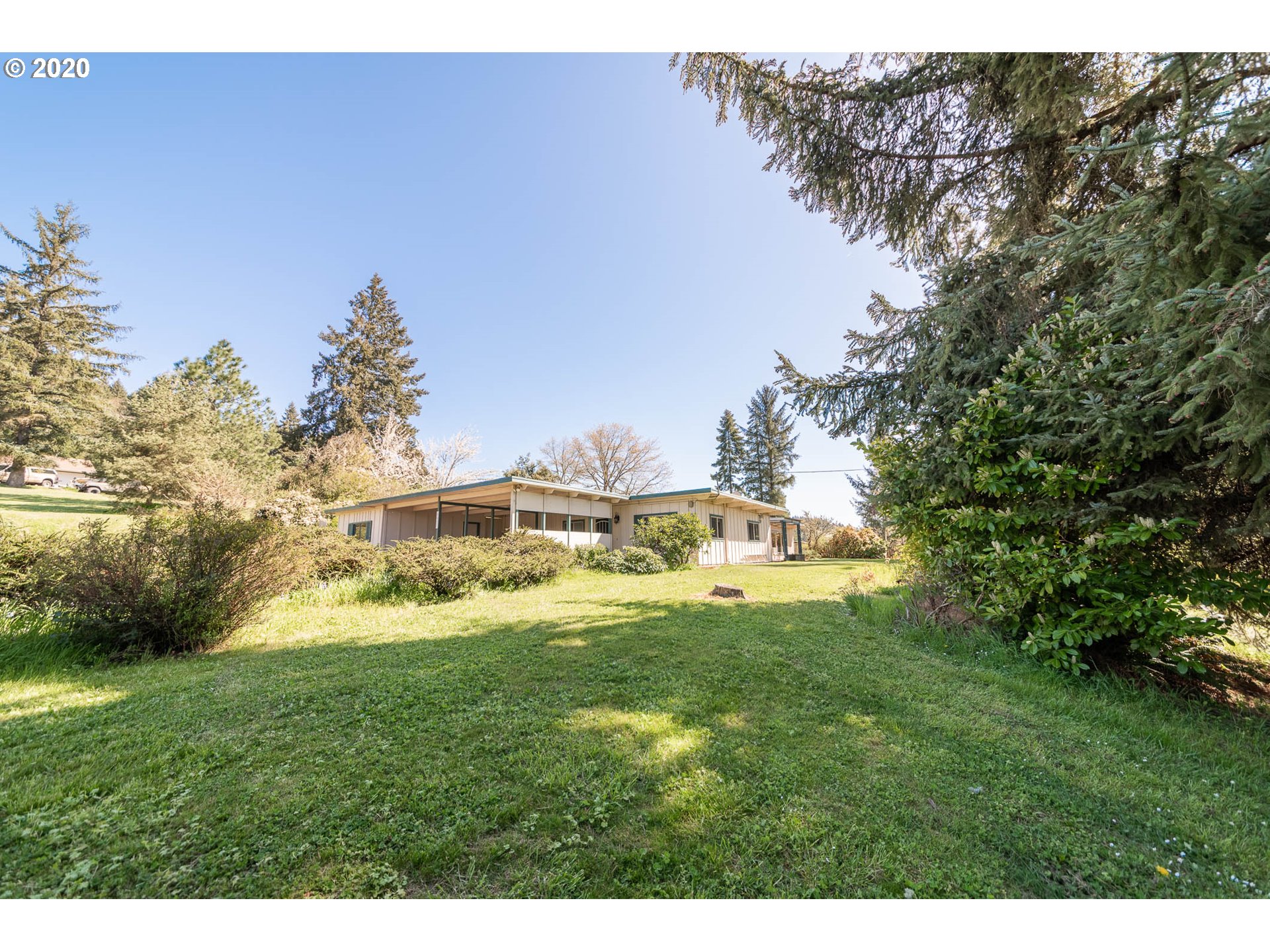 3057 Bailey Hill Road Eugene, OR 97405 - Photo 18 of 32 Gallery Image 18