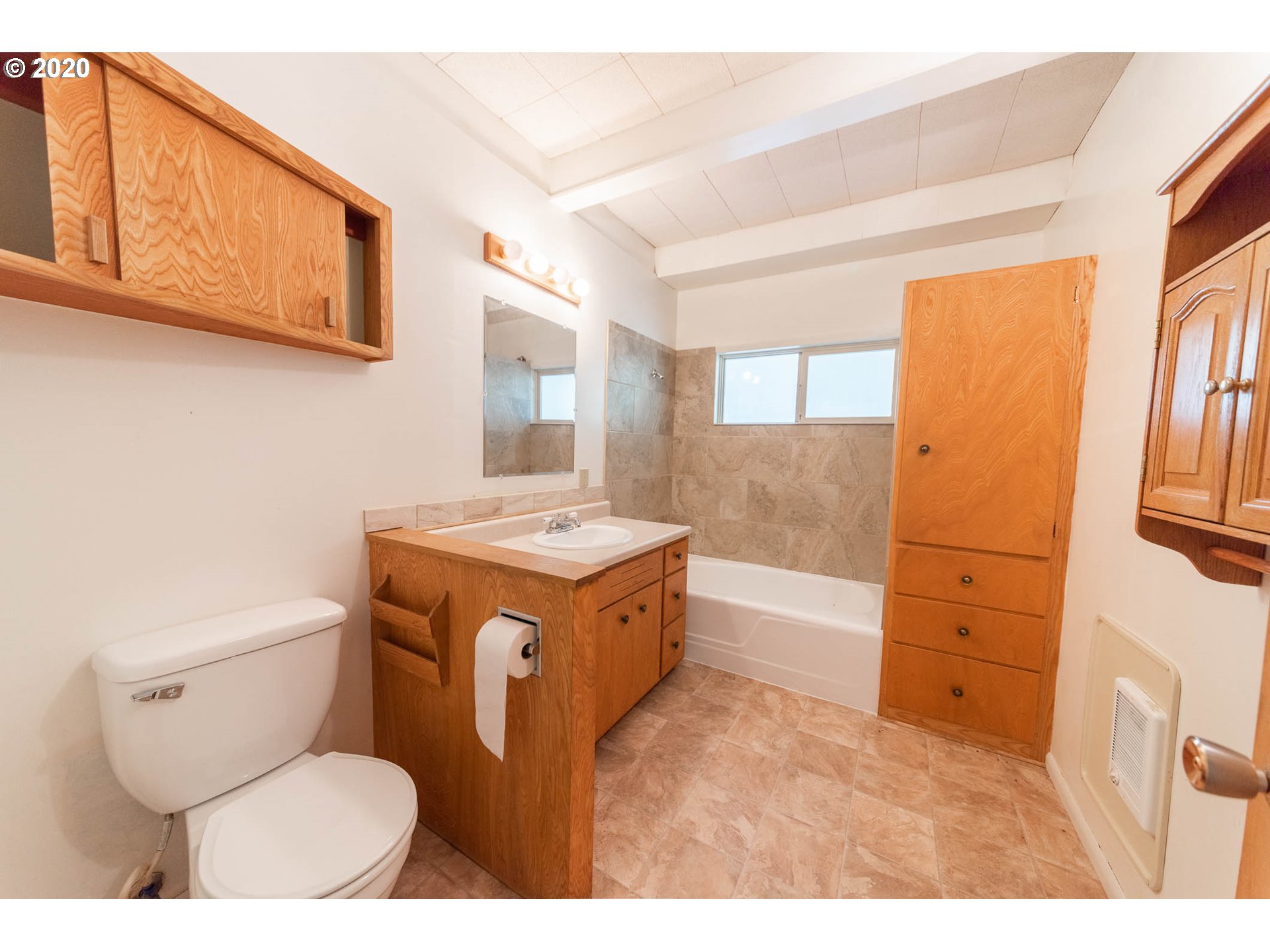 3057 Bailey Hill Road Eugene, OR 97405 - Photo 6 of 32 Gallery Image 6