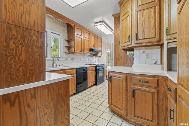 $199,900 | 502 West Crestwood Drive, Peoria, IL 61614