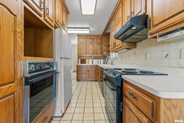 $199,900 | 502 West Crestwood Drive, Peoria, IL 61614