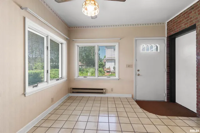 $199,900 | 502 West Crestwood Drive, Peoria, IL 61614