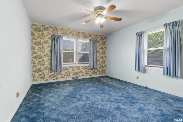 $199,900 | 502 West Crestwood Drive, Peoria, IL 61614