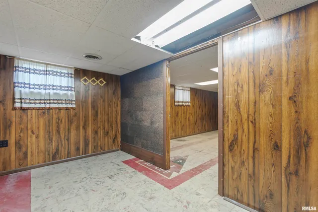 $199,900 | 502 West Crestwood Drive, Peoria, IL 61614