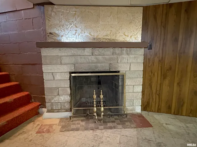 $199,900 | 502 West Crestwood Drive, Peoria, IL 61614